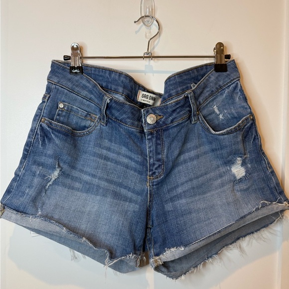 Garage Denim Women’s Med Blue Distressed Favorite Short Size 11 - Picture 1 of 4